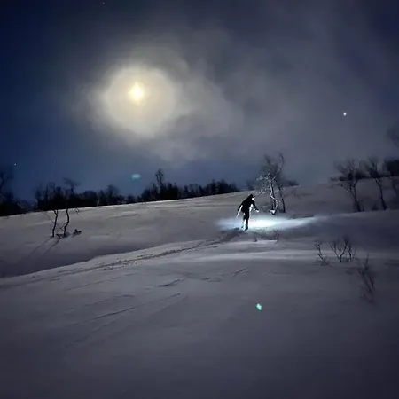 New, Mountain Paradise, Biking, Alpine Touring, Skiing In & Out Casa de Férias *