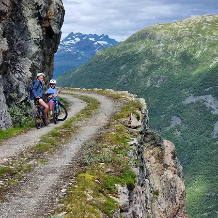 Semesterbostad New, Mountain Paradise, Fishing, Biking, Mountaineering *